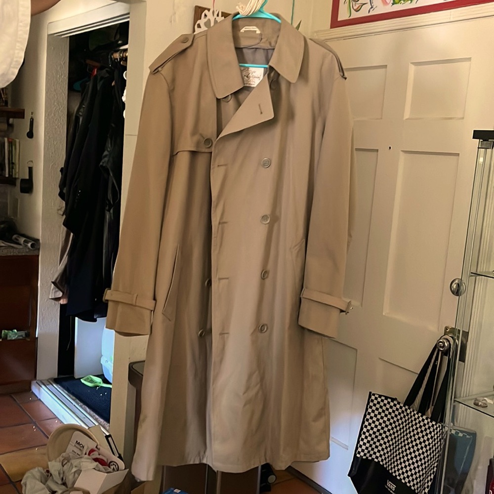 High-end vintage trench w/creative cuts